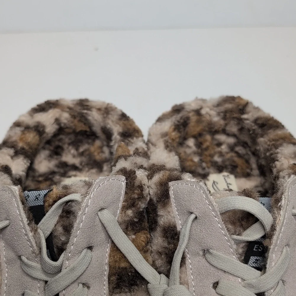 Vintage Havana Tan and Cream Faux Fur slip on Sneakers womans size 8.5